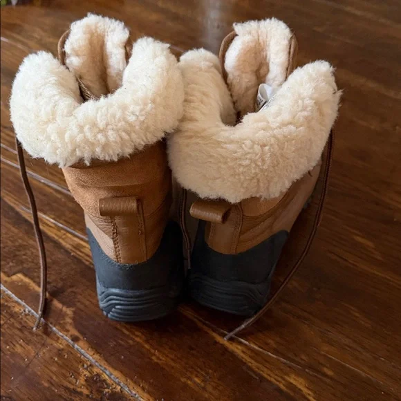 UGG Adirondack boots - Picture 4 of 5